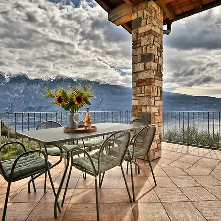 Casa Azzurro - Theater *